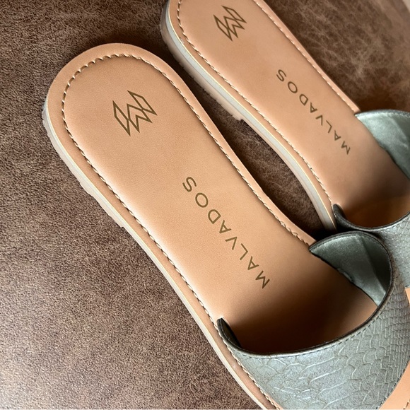 Malvados olive green flats - women’s - sm 9/10 - crocodile texture - Picture 7 of 7